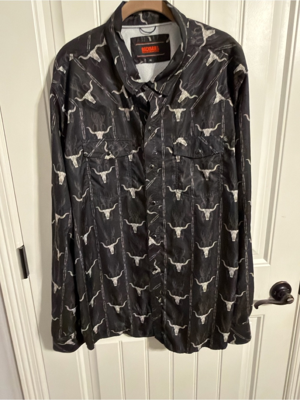 Rock & Roll Denim Snap Front Long Sleeve Performance Longhorn Print Shirt. XL